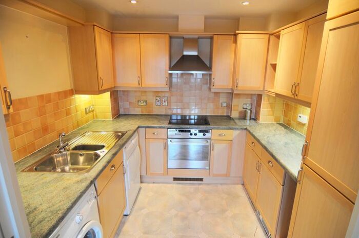 2 Bedroom Flat To Rent In West Hill, London, SW15