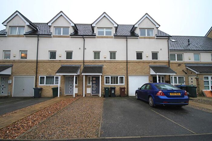 3 Bedroom Town House For Sale In Sovereign Court, Eccleshill, Bradford, BD2