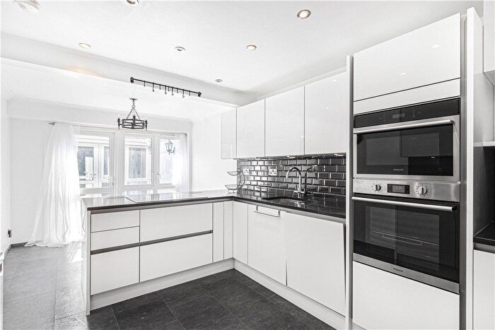 3 Bedroom Terraced House To Rent In Setchell Way, London, SE1