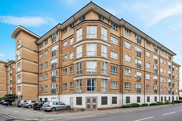 3 Bedroom Flat To Rent In Bristol Avenue, London, NW9