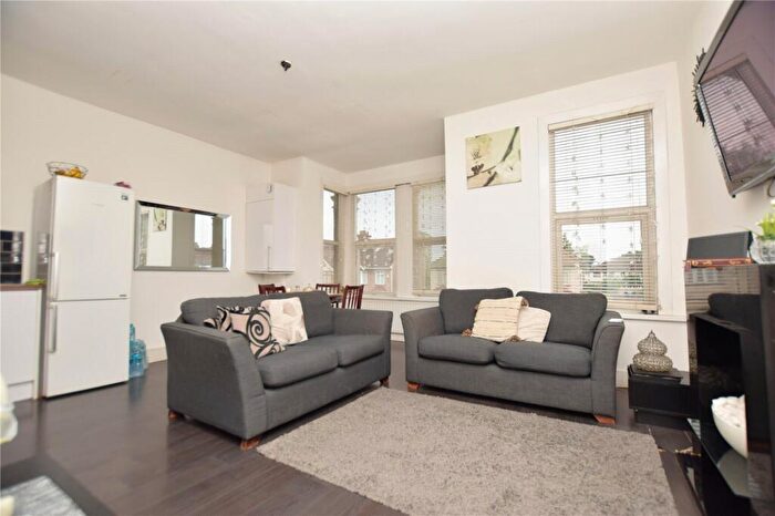 2 Bedroom Apartment For Sale In Whalebone Lane North, Chadwell Heath, RM6