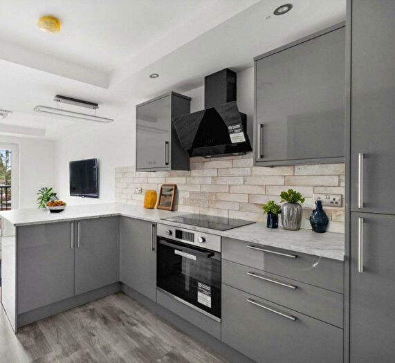 1 Bedroom Flat To Rent In Nervern Road, London, SW5