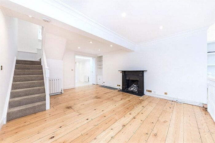 3 Bedroom Mews To Rent In Pottery Lane, London, W11