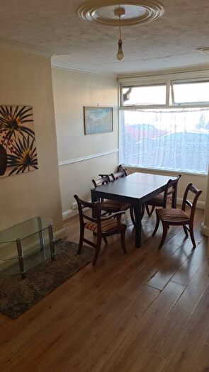 3 Bedroom Terraced House To Rent In Cross Flatts Place, Leeds, LS11