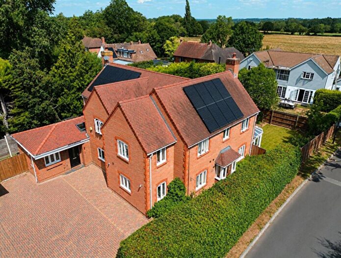 4 Bedroom Semi-Detached House For Sale In Knight Close, Fleet, GU51