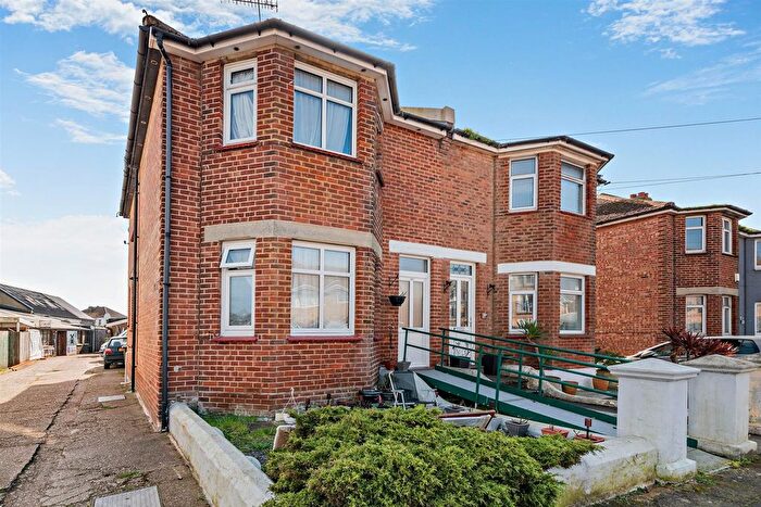 3 Bedroom Semi-Detached House For Sale In Bexhill Road, St. Leonards-On-Sea, TN38