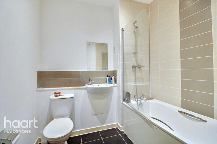 2 Bedroom Apartment For Sale In Tovil, Maidstone, ME15