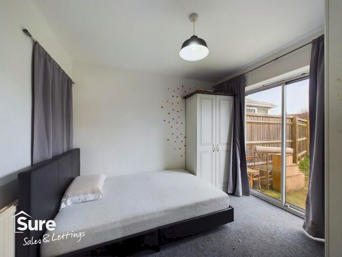 1 Bedroom Semi-Detached House To Rent In Double Room - Warmark Road, Hemel Hempstead, Hertfordshire, HP1