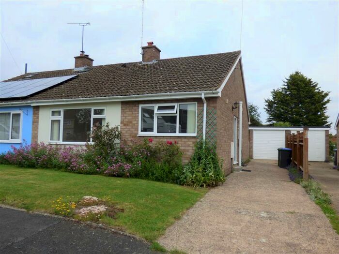 2 Bedroom Semi-Detached Bungalow To Rent In Castle Crescent, Kineton, CV35