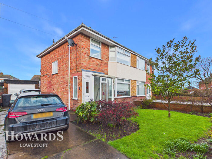 3 Bedroom Semi-Detached House For Sale In Hillcrest Gardens, Lowestoft, NR32