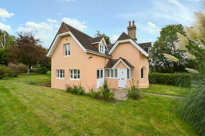 3 Bedroom Semi-Detached House For Sale In East Grinstead Road, North Chailey, BN8