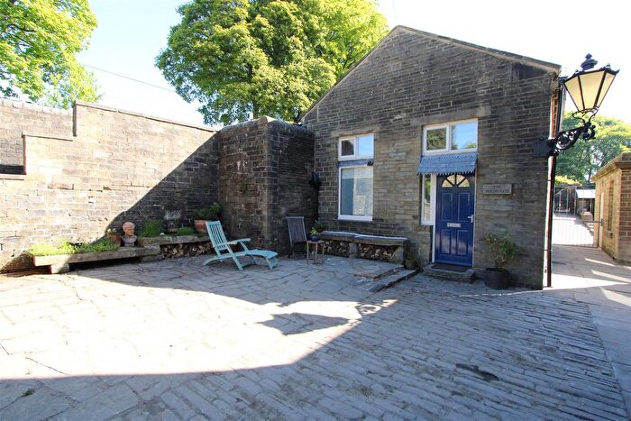 1 Bedroom Cottage To Rent In Whiteshaw East, Denholme, Bradford, BD13