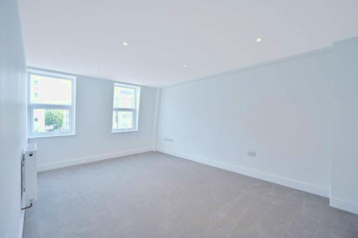 1 Bedroom Flat To Rent In Bath Road, Cranford, Hounslow, TW5