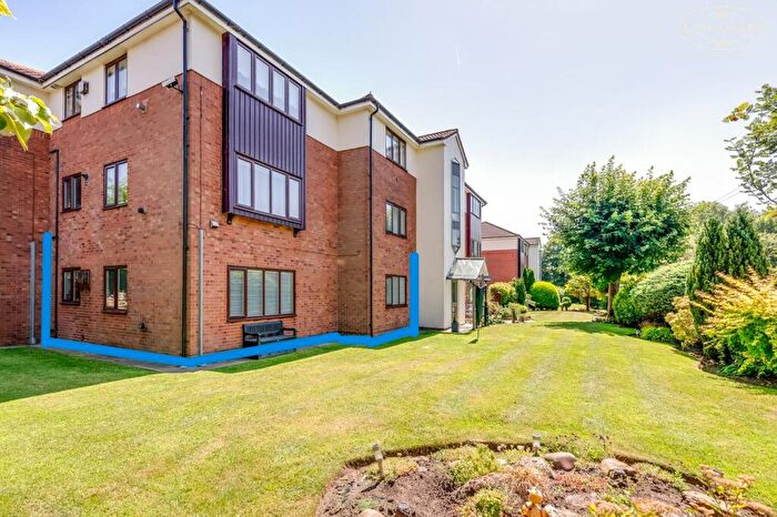 2 Bedroom Flat For Sale In Dean Court, Bolton, BL1