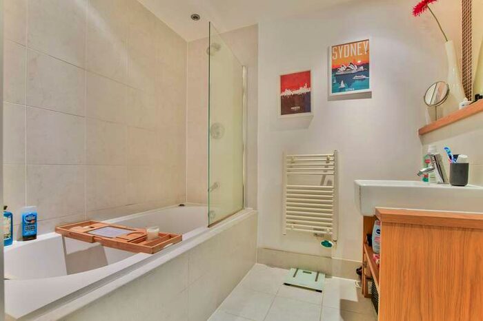 2 Bedroom Apartment To Rent In Nv Buildings, The Quays, Salford, M50