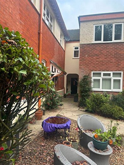 2 Bedroom Flat For Sale In Kingsley Green, Frodsham, WA6