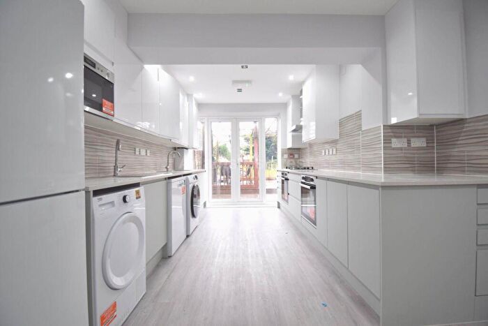 6 Bedroom Semi-Detached House To Rent In Elm Road, Reading, RG6