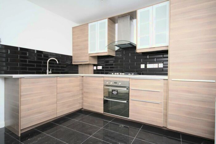 Studio To Rent In London Road, Isleworth, TW7