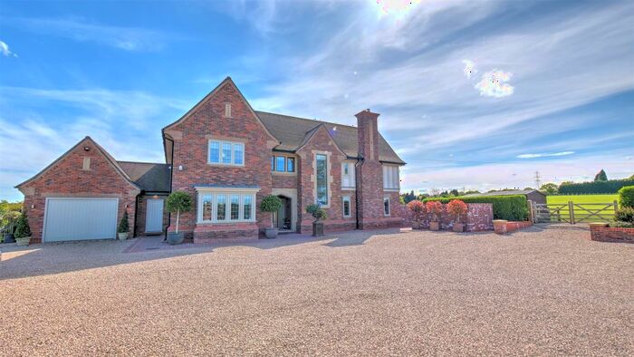 4 Bedroom Detached House For Sale In Wood Lane, Aldridge, Walsall, WS9