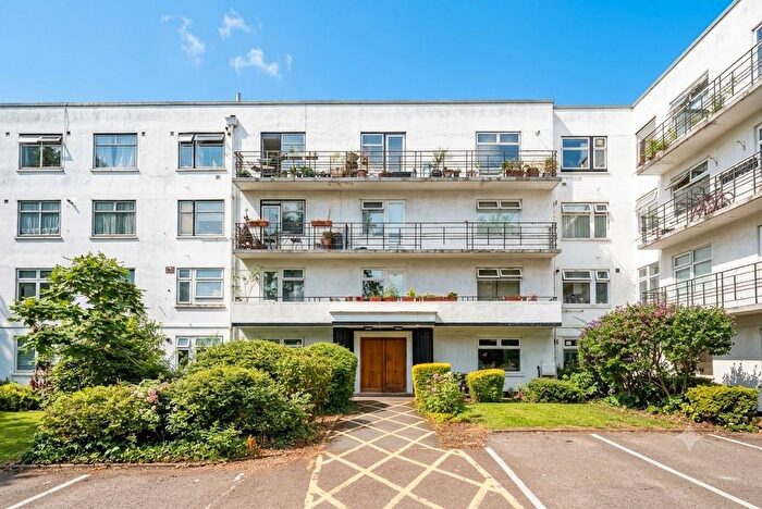 3 Bedroom Flat To Rent In Taymount Rise, London, SE23