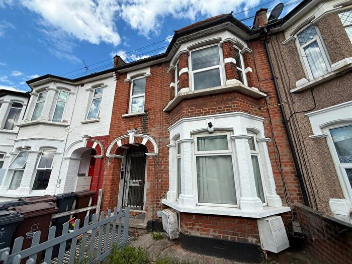2 Bedroom Flat For Sale In Harrow Road, Barking, IG11