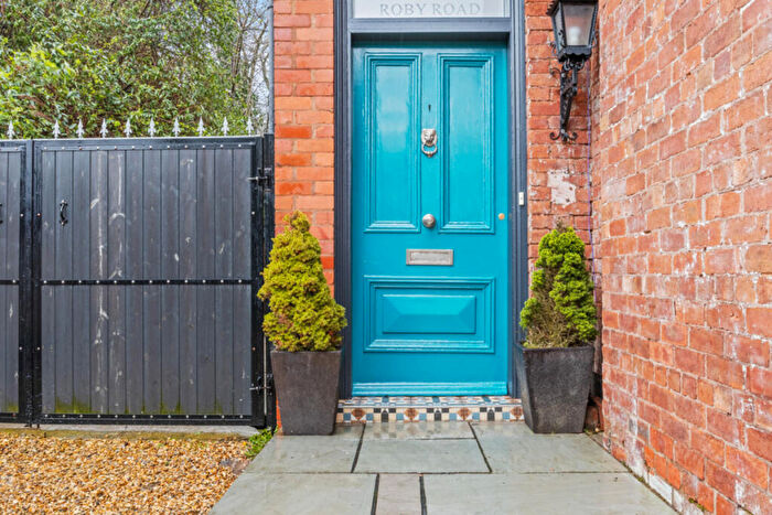 5 Bedroom Semi-Detached House For Sale In Roby Road, Liverpool, L36