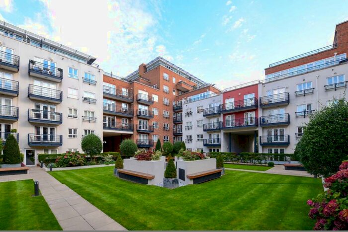 2 Bedroom Apartment To Rent In Seven Kings Way, Kingston, KT2