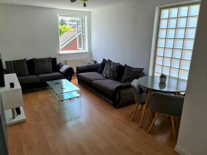 2 Bedroom Flat To Rent In Monkton Street, Ryde, PO33