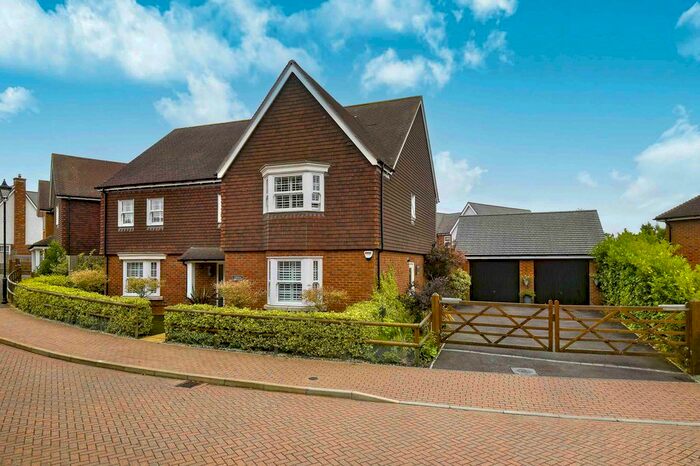 5 Bedroom Detached House For Sale In Poppyfields, Charing, TN27