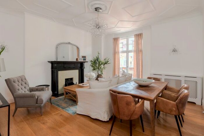 3 Bedroom Flat To Rent In Chiltern Street, London, W1U