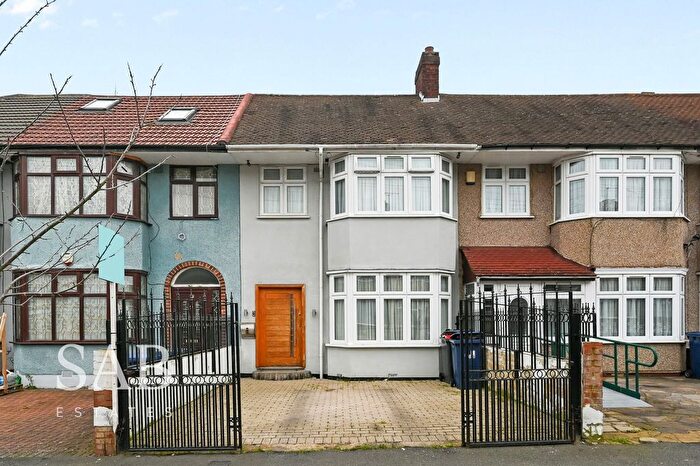 3 Bedroom Terraced House For Sale In Towers Road, Southall, UB1