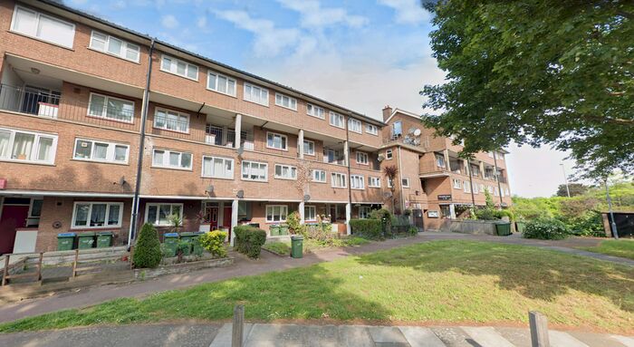 3 Bedroom Maisonette To Rent In Woodville Close, Blackheath, London SE3