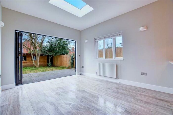 2 Bedroom Flat To Rent In Larch Road, London, NW2