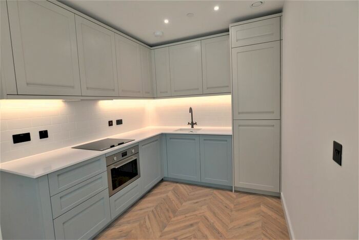 1 Bedroom Flat To Rent In Heritage Walk, Kingston Upon Thames, KT1