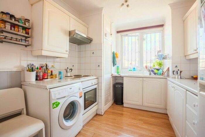 3 Bedroom Flat To Rent In Weymouth Terrace, Shoreditch, London, E2