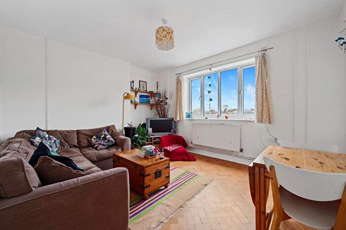 4 Bedroom Flat For Sale In Stoke Newington Church Street, London, N16