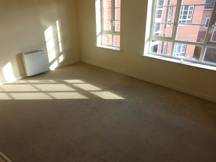 2 Bedroom Flat To Rent In Heron House, Bell Street, Tipton, DY4