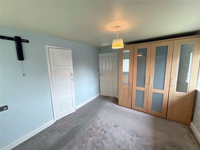 3 Bedroom Semi-detached House For Sale In Jaunty View, Sheffield, S12