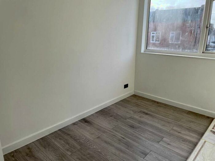 2 Bedroom Flat To Rent In Barkers Butts Lane, Coventry, West Midlands, CV6