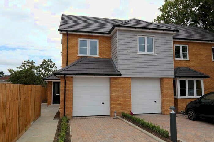 2 Bedroom Detached House To Rent In Shamblehurst Lane, Hedge End, SO30