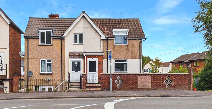1 Bedroom Flat To Rent In Kingshill Road, SN1