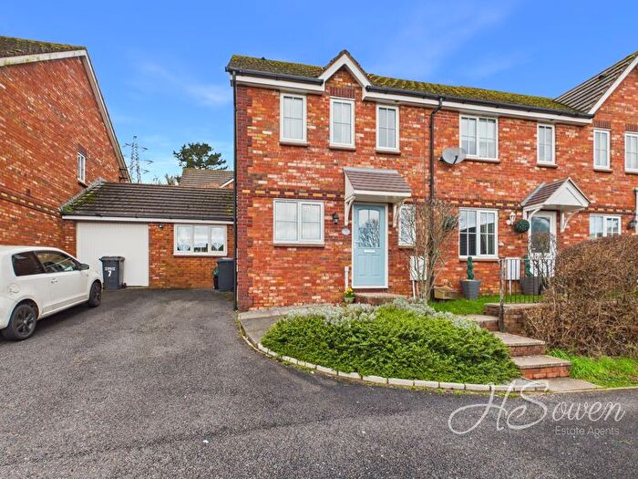 3 Bedroom End Terrace House For Sale In Curlew Close, Torquay, TQ2
