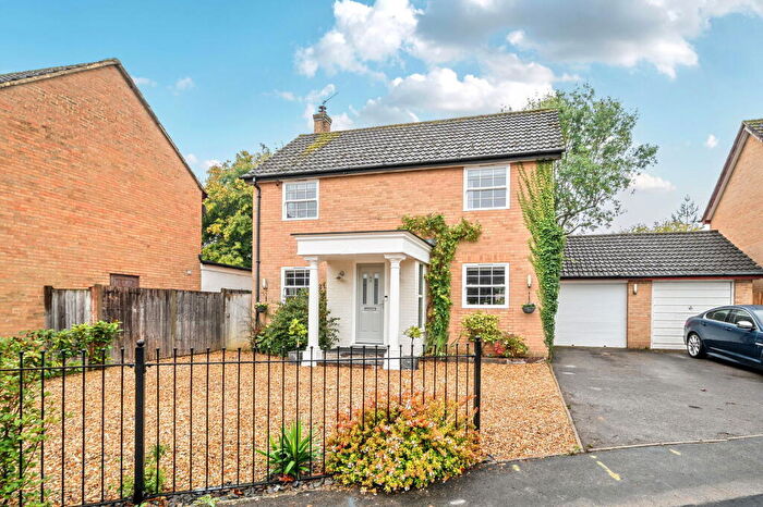 5 Bedroom Detached House For Sale In Garden Close, Hook, RG27