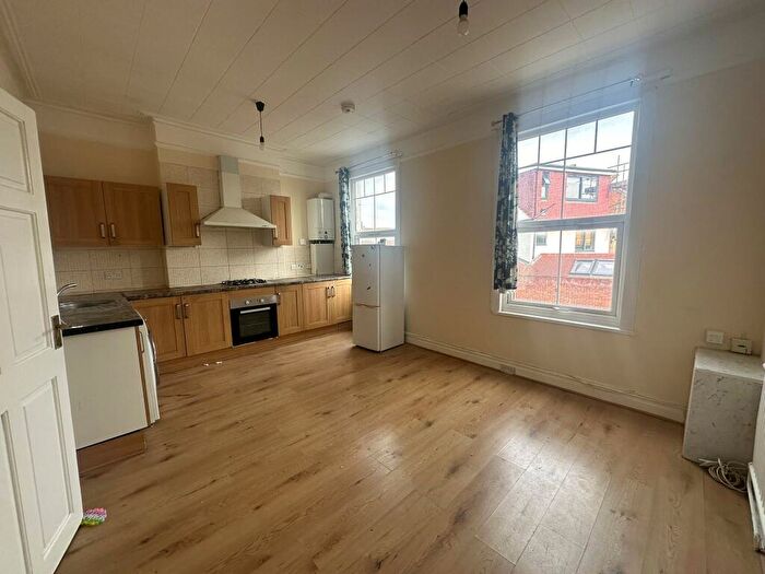 2 Bedroom Flat To Rent In A Seaforth Avenue, New Malden, KT3