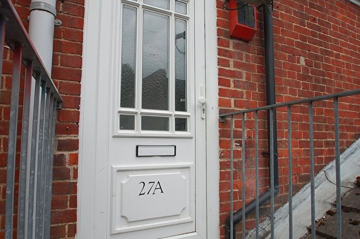 1 Bedroom Flat To Rent In High Street, Chalfont St. Peter, Gerrards Cross, Buckinghamshire, SL9