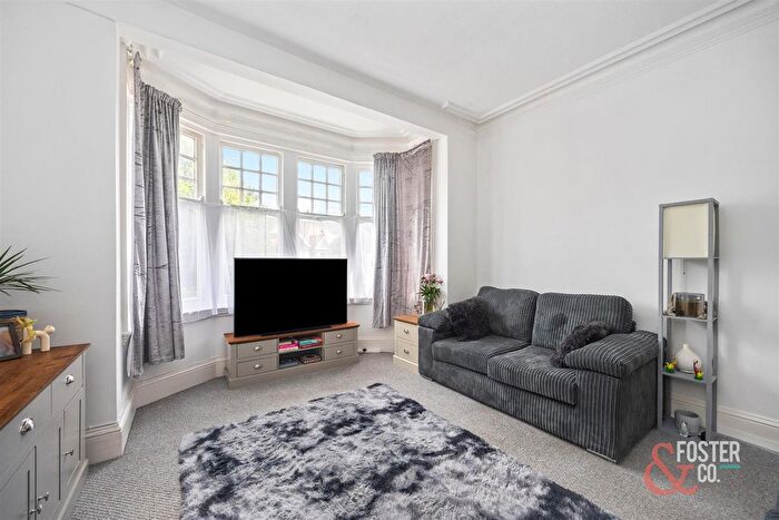 1 Bedroom Flat To Rent In Vallance Gardens, Hove, BN3