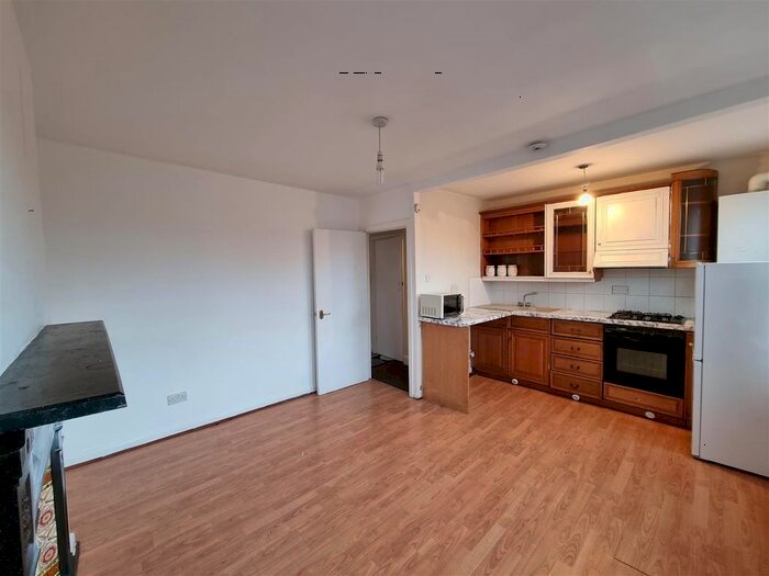 1 Bedroom Flat To Rent In Myddleton Road, Wood Green, London N22