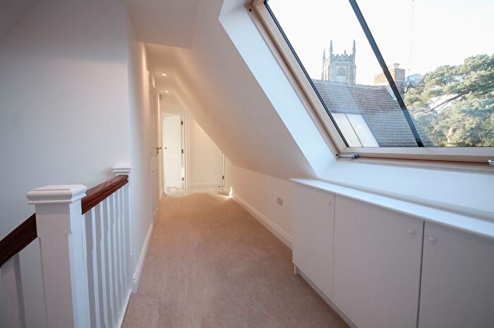 2 Bedroom Flat For Sale In High Street, East Grinstead, RH19