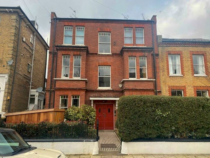 2 Bedroom Apartment To Rent In Chaucer Road, Herne Hill, London, SE24
