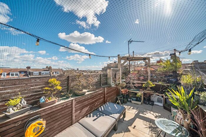 2 Bedroom Flat For Sale In Shaftesbury Road, Southsea, PO5